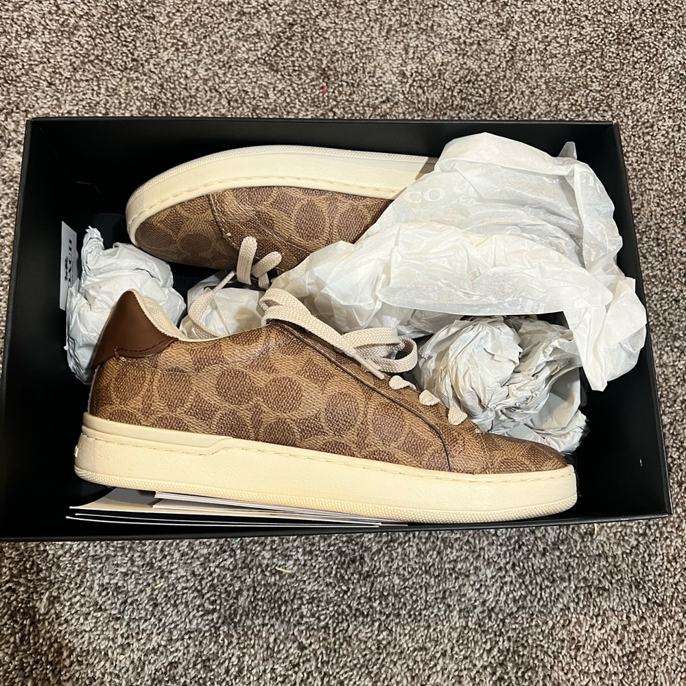 Low line lace up coach sneakers